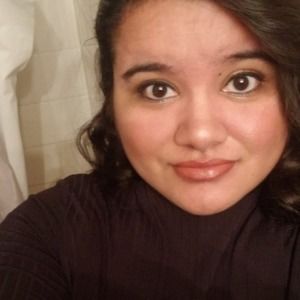 Meet your Posher, Lara